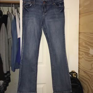 Women’s Maurice’s jeans. 9/10 short